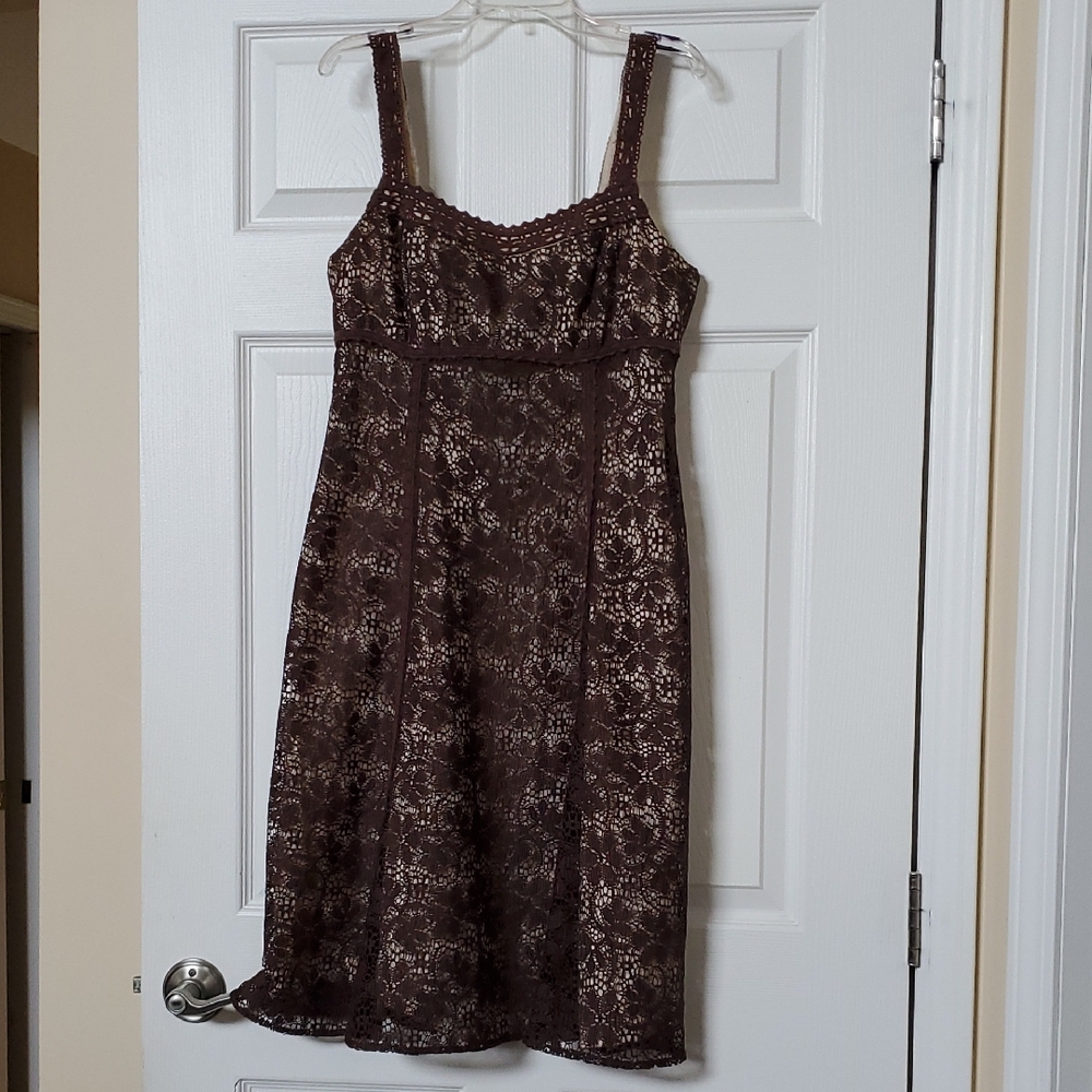 Chic Lace Midi Dress in Rich Brown